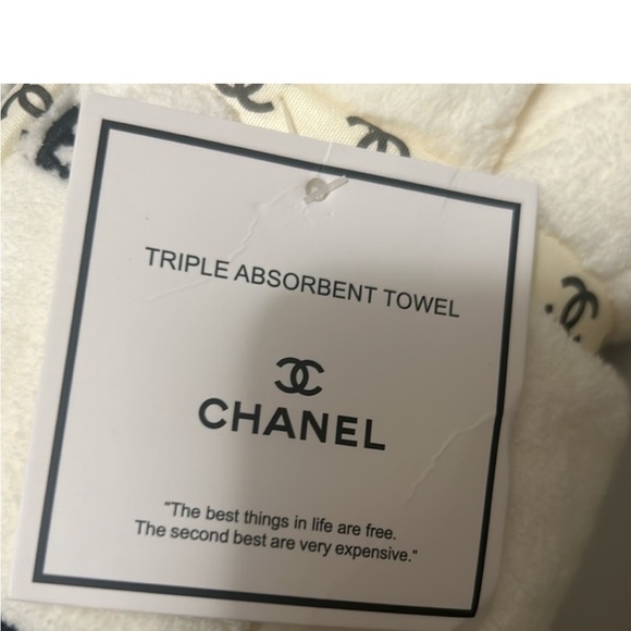 Copy- New set of 2 Chanel towels! - Picture 2 of 3